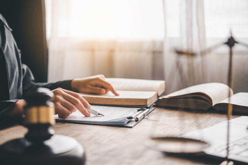 Homicídio qualificado emprego de veneno, fogo, explosivo, asfixia, tortura ou outro meio insidioso ou cruel ou de que possa resultar perigo comum Homicídio qualificado emprego de veneno, fogo, explosivo, asfixia, tortura ou outro meio insidioso ou cruel ou de que possa resultar perigo comum